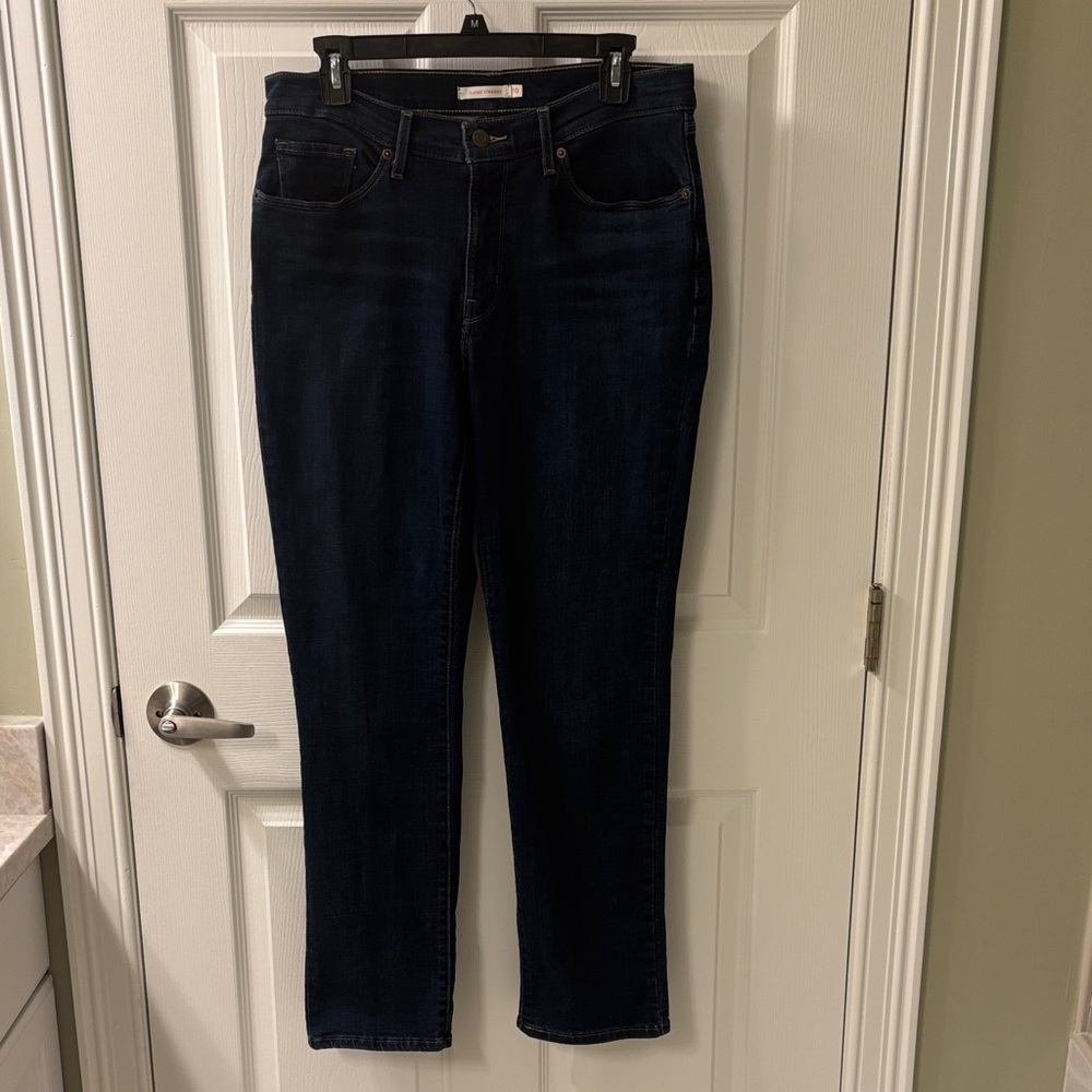 Levi’s women’s classic straight leg jeans size 10; Slightly stretchy